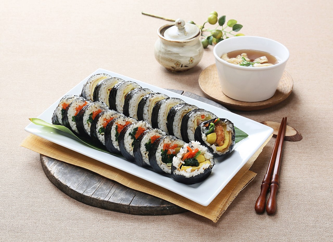 Sliced kimbap seaweed rice rolls