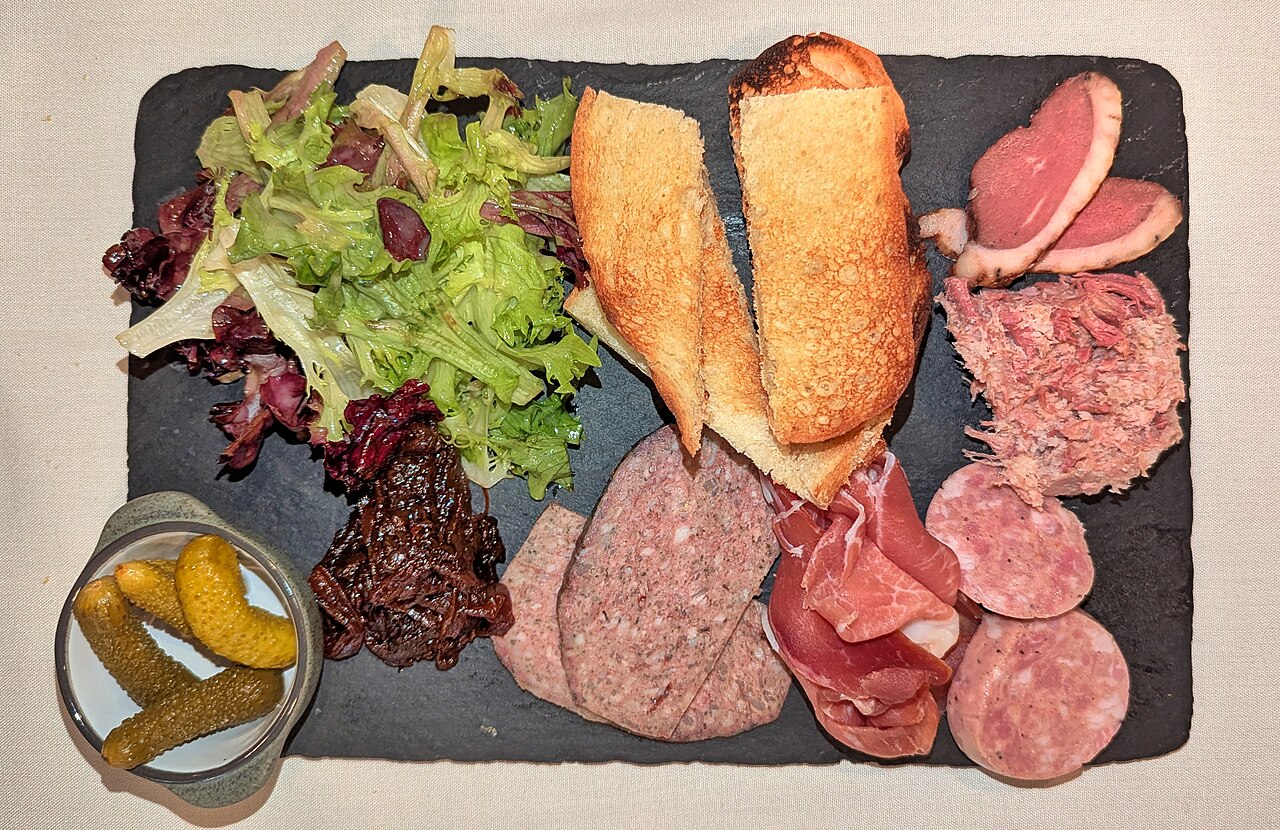 Planche de charcuterie et de fromages
